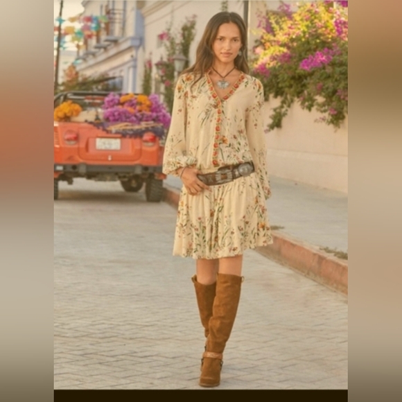 Sundance Dresses & Skirts - Bohemian Floral V-Neck Cream Dress